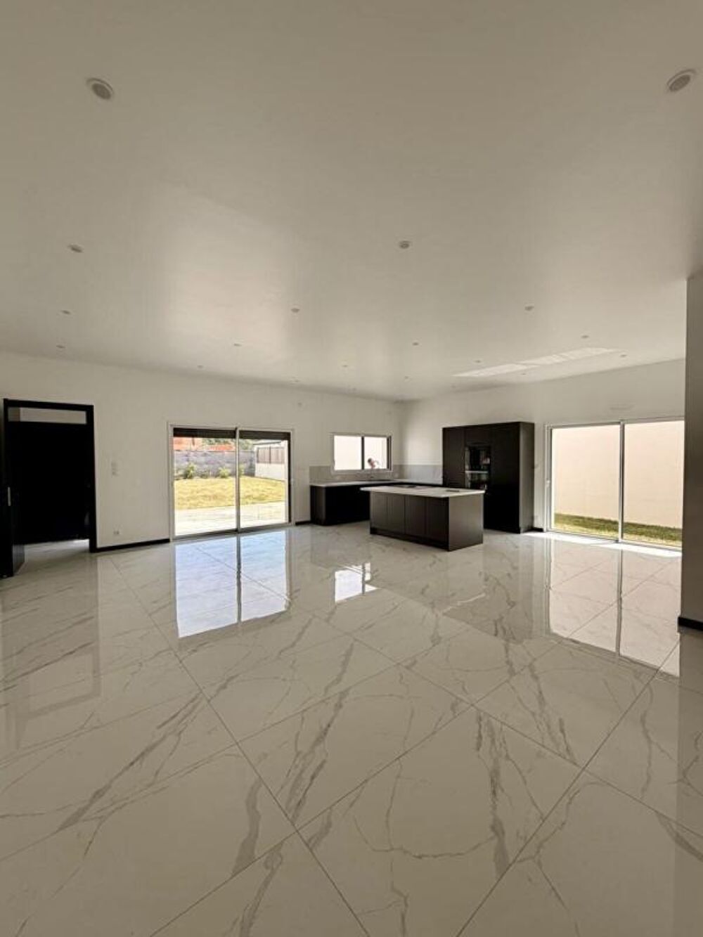 EXCLUSIVITÉ Élégante villa contemporaine de plain-pied aux prestations premium