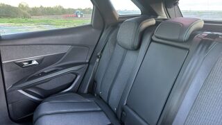 3008 II 1.6 THP 225 Hybrid e-EAT8 180 Allure - Automatique 2023 occasion 17000 La Rochelle