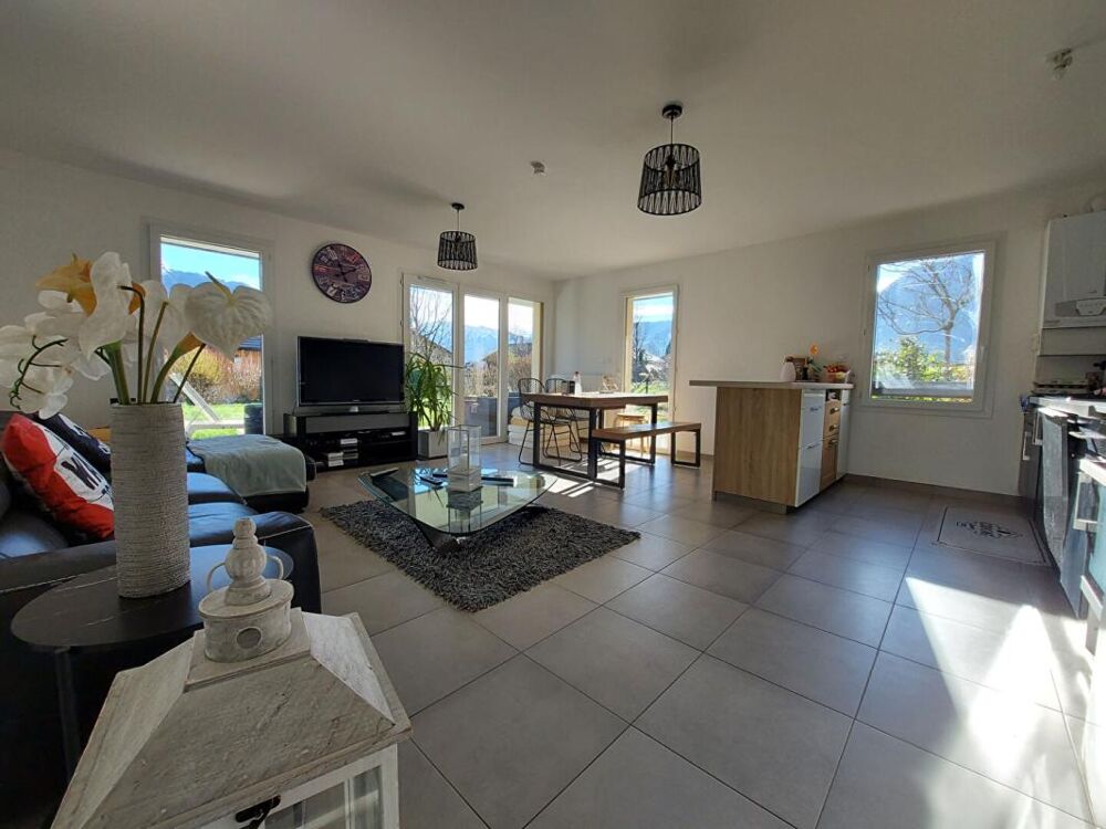 Location Appartement À louer : T4 (3 chambres) avec garage et grand jardin au coeur de Lathuile Lathuile