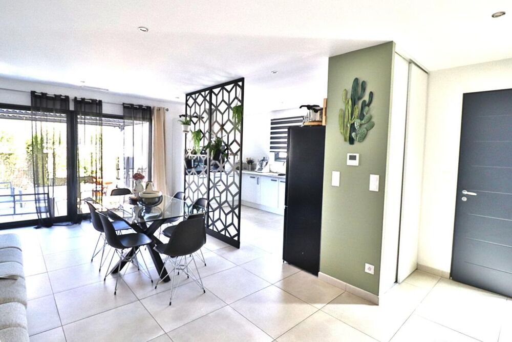 Villa 4 pièce(s) 102 m2 sur un terrain de 336m² avec piscine