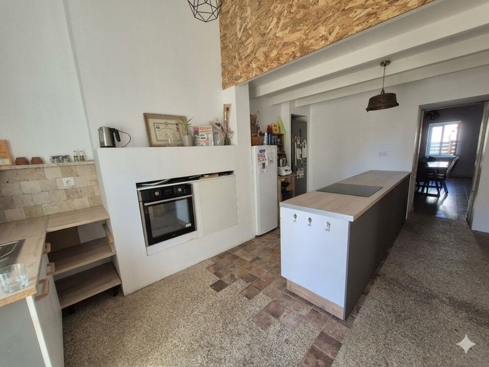 Maison rénovée à vendre à Bords  Calme, dépendances et beau potentiel