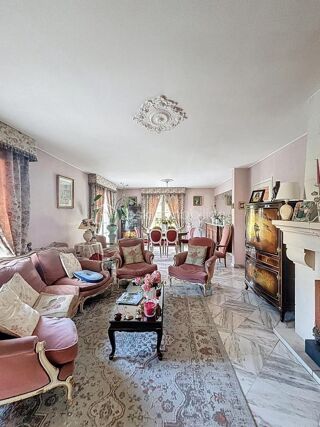  Propriété/château à vendre 7 pièces 265 m²