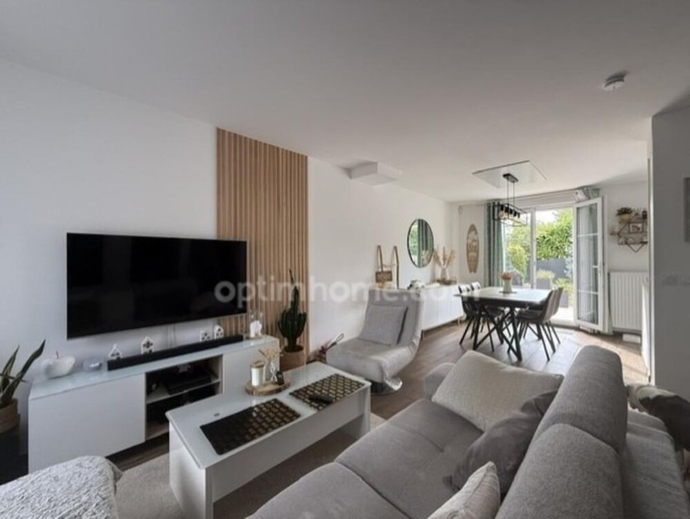 Jolie maison KAUFMAN ET BROAD de 80,49 m² avec 3 chambres, un beau terrain , garage à LINAS dans un lotissement au calme et proc