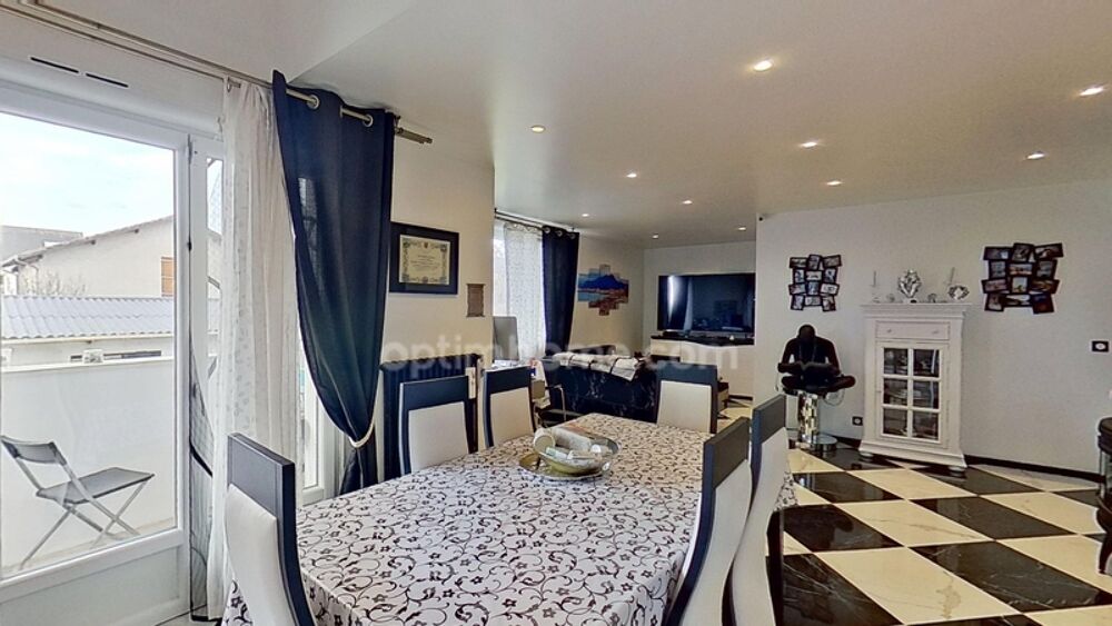 CHENNEVIERES SUR MARNE - Maison familiale avec piscine et sous-sol total plus nombreuses dépendances  187m²