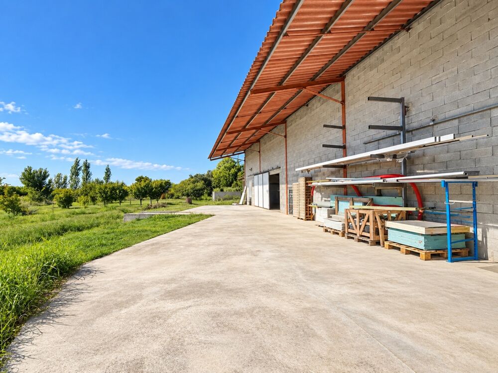   Local/bureau à vendre 150 M2 quai de déchargement, jardin VILLELAURE (84) Villelaure