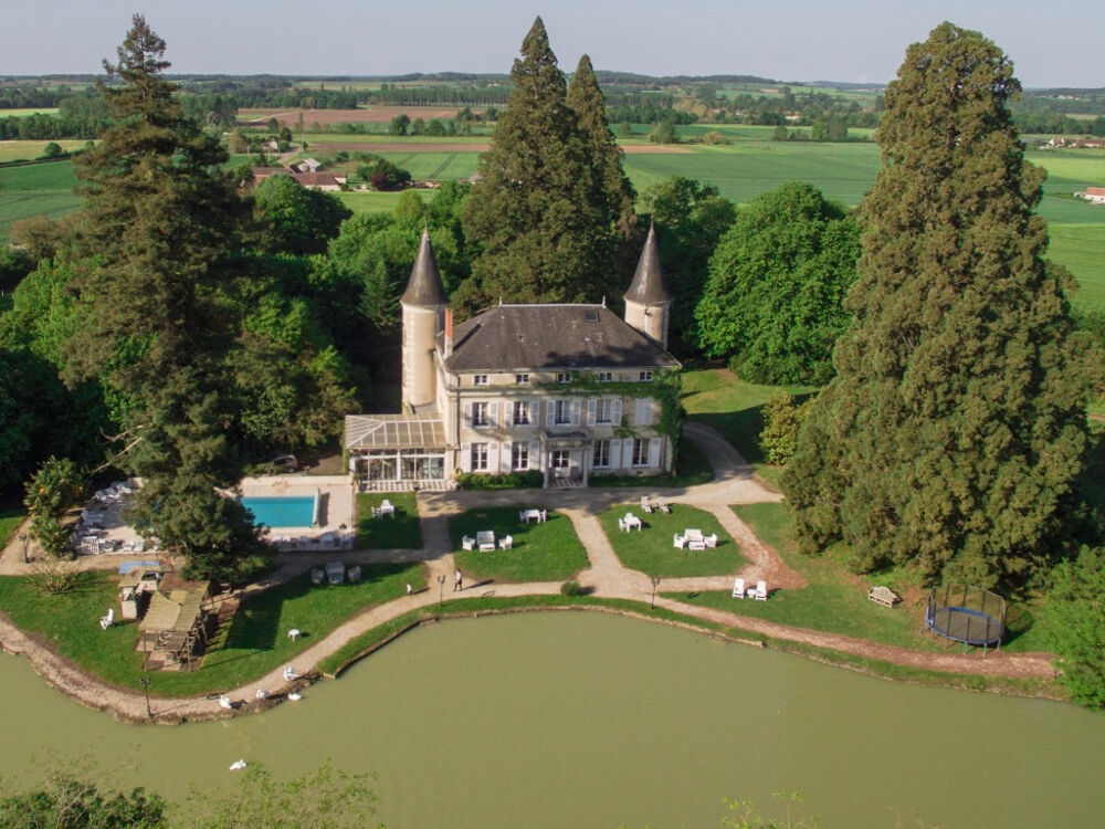 Château XVIII sur 4 Ha 50 de parc clos