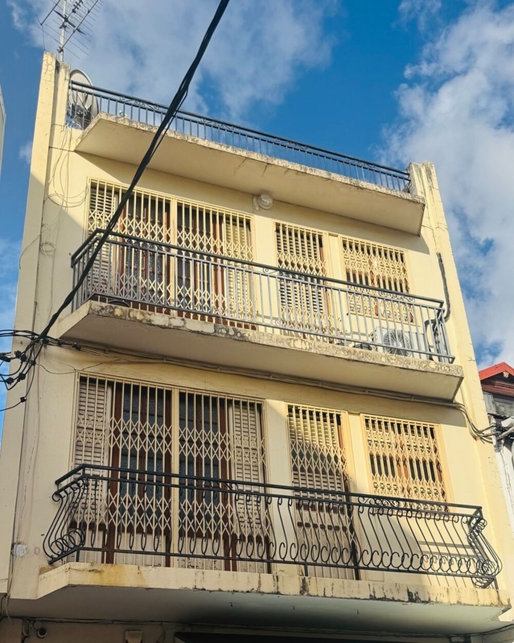 À VENDRE  APPARTEMENT T3 À RÉNOVER EN PLEIN CENTRE-VILLE DE FORT-DE-FRANCE (972)