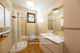  Maison � vendre 7 pi�ces 210 m� Guillestre