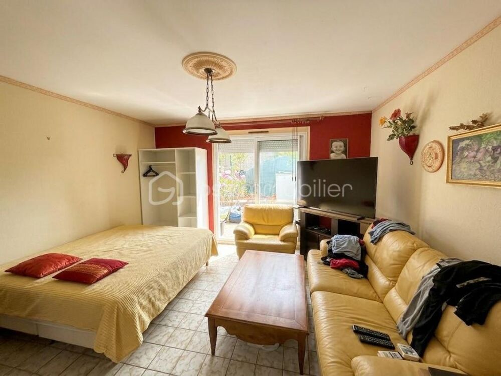 Maison 3 pièces et une pièce bureau