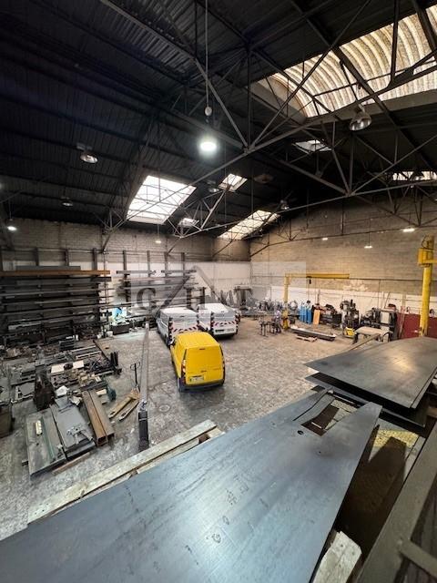 942 m² entrepot bureaux à vendre à VILLENEUVE LE ROI 1080000 94290 Villeneuve le roi