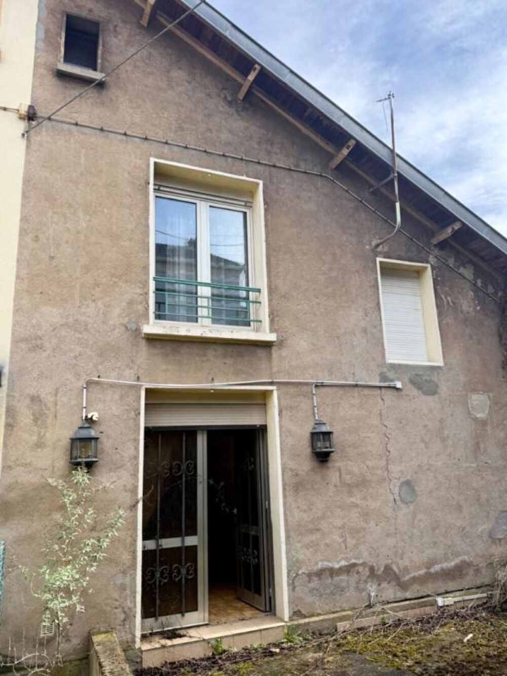 SUCCESSION VACANTE ! Maison mitoyenne 4 pièces 3 chambres 83 m2 JOEUF, offrant un fort potentiel de rénovation