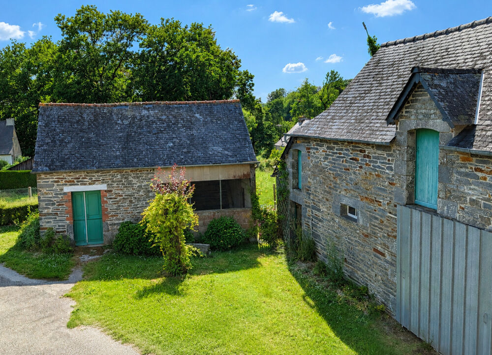Maison en pierre avec dépendances et jardin  La Chapelle-Gaceline (La Gacilly) - grand terrain - véranda - charme - garage