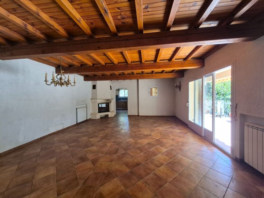 Maison à vendre 5 pièces BAGNOLS EN FORET (83). A rénover. 475 000 €