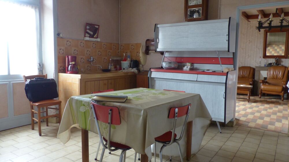 Dpt Deux Sèvres (79), à vendre proche de AIRVAULT maison P5, terrain 1335 m²