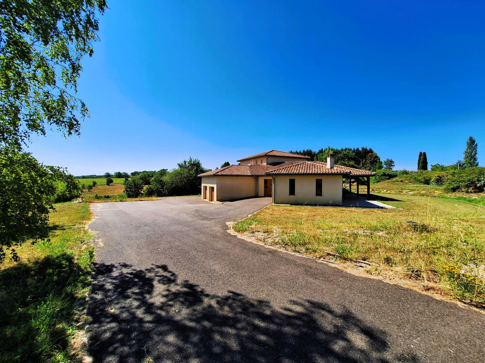 ? BOUZON-GELLENAVE  MAISON DARCHITECTE 250 M²  4 CHAMBRES  5 000 M² DE TERRAIN  GÉOTHERMIE  PANNEAUX SOLAIRES