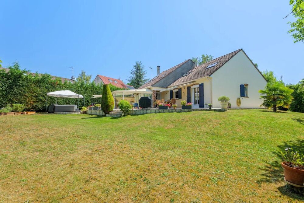 77150 - LESIGNY - MAISON FAMILIALE 8 PIECES - PISCINE - 265 m²