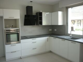  Maison à louer 7 pièces 160 m²