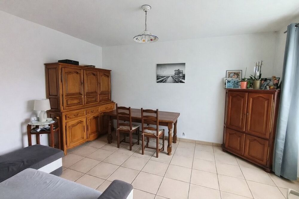Maison à vendre 8 pièces MONTLIEU LA GARDE (17)