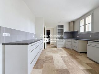  Propriété/château à vendre 8 pièces 270 m²