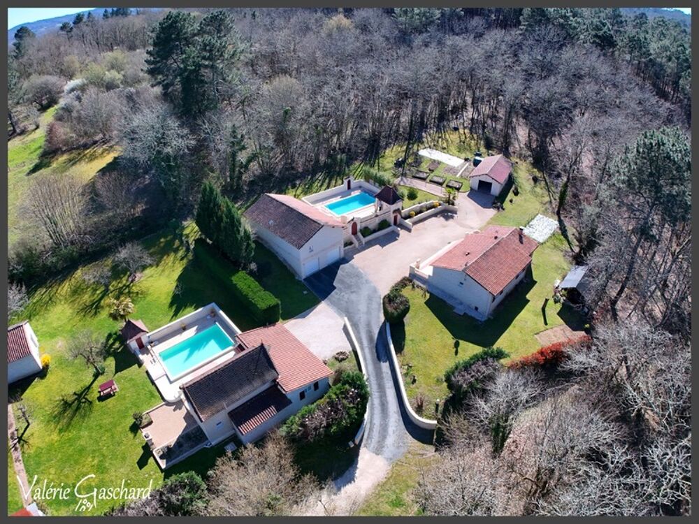 Propriété de charme avec dépendances et piscines nature et calme  6600 m² de terrain - Dordogne