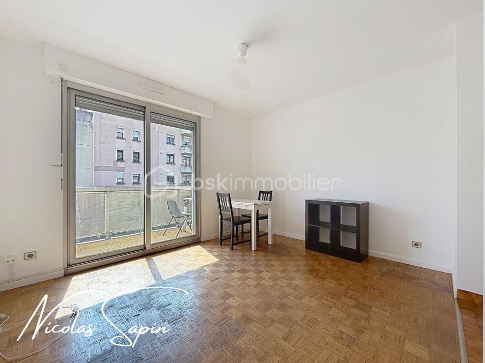 studio avec balcon et place de parking