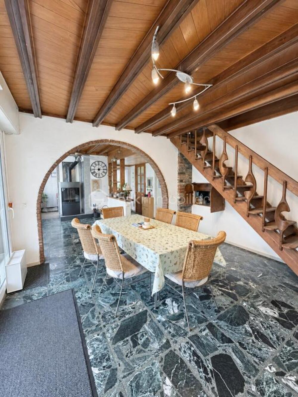 Maison 105 m² avec 4 chambres, bureau et terrain de 2 550 m²  Neuf-Marché
