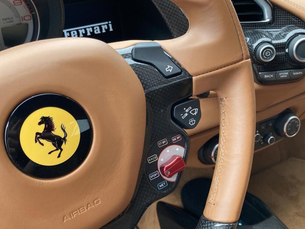488 Spider 3.9 V8 670 CH - ORIGINE FRANCE ENTRETIEN EXCLUSIF FER 2016 occasion 14650 Carpiquet