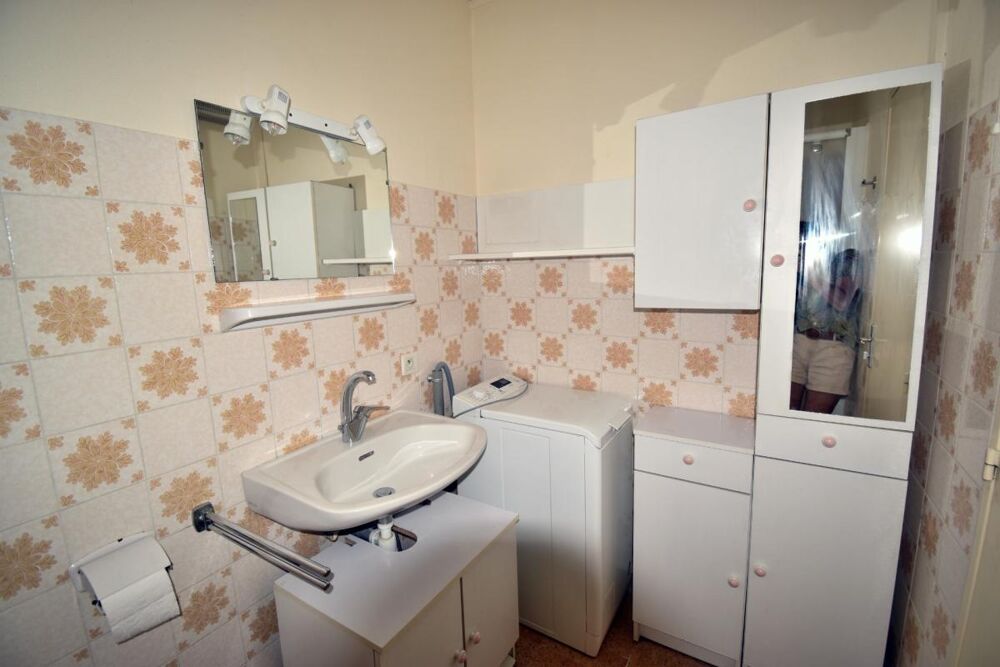 A vendre, Digne-les-Bains (04), Appartement T2 avec cave, balcon, ascenseur et parking privatif