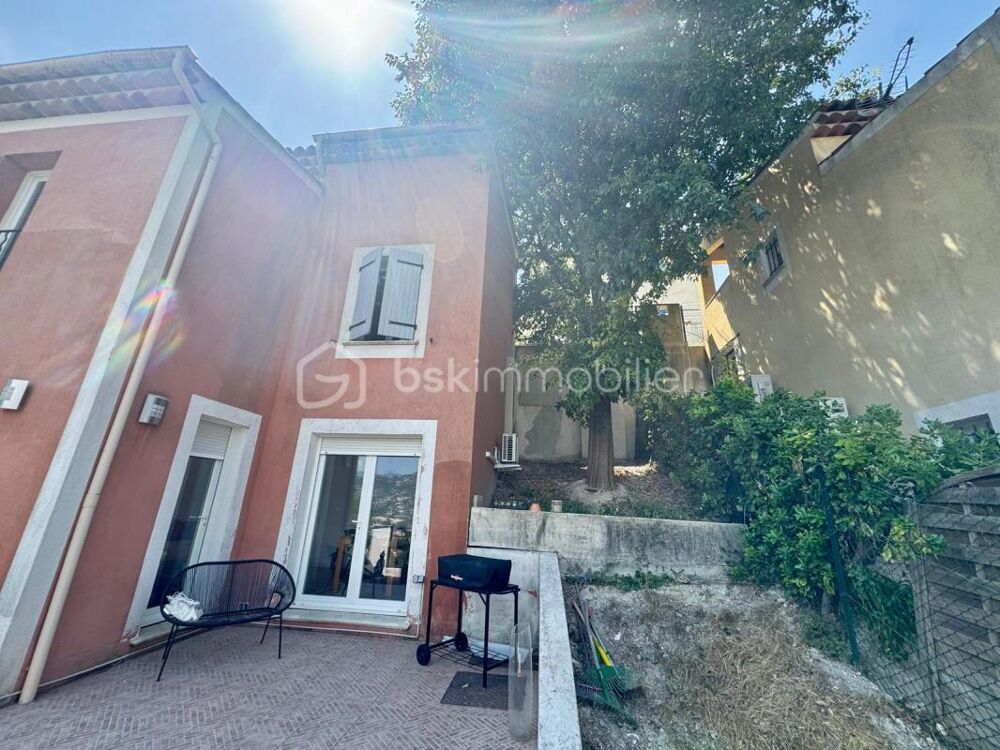 Vente Villa La Trinité – Villa avec vue dégagée, belles terrasses et garage triple La trinite