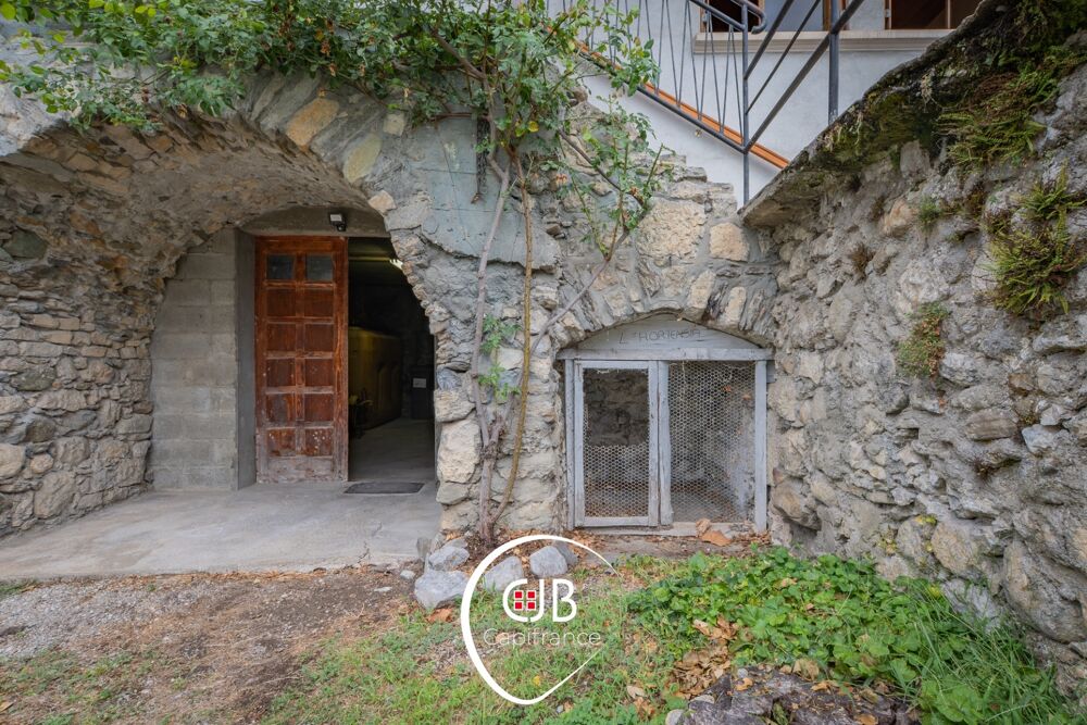 Vente Maison Cruet – Maison de vigneron 105 m² avec 135 m² de dépendances Cruet