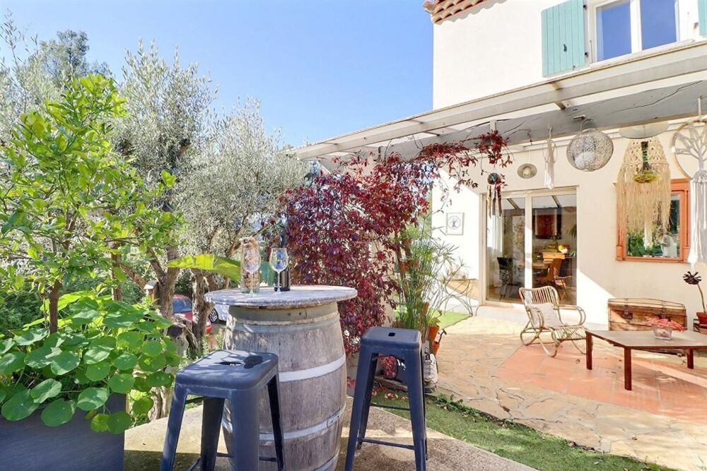 Maison Le Beausset avec piscine et dépendance sur une parcelle de 5050 m2