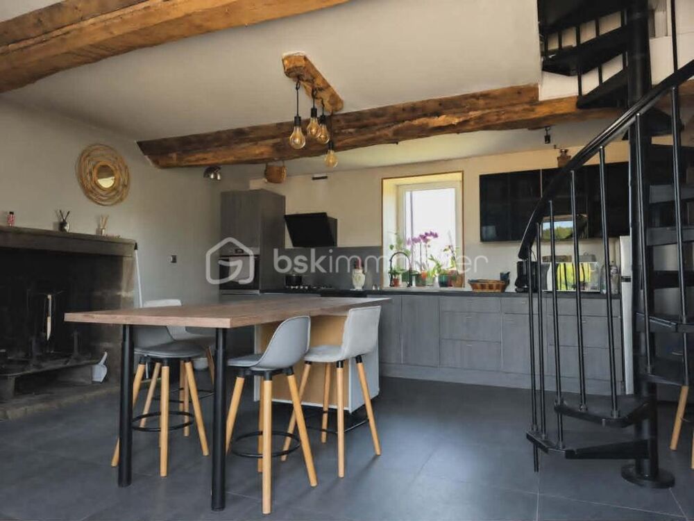Longère en pierre 206 m2 avec dépendances - Saint-Patrice-Du-Désert