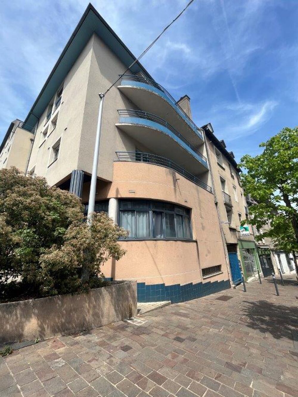   Rodez, local de 251 m² environ en rez-de-chaussée, proche quartier Saint Cyrice Rodez