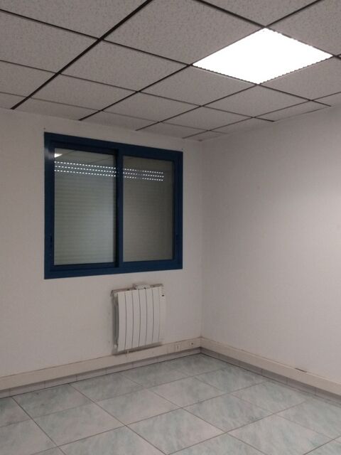 Dpt Savoie (73), &agrave; louer CHALLES LES EAUX bureau 12 m&sup2; 350 73190 Challes les eaux