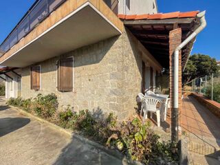  Immeuble à vendre 13 pièces 239 m²