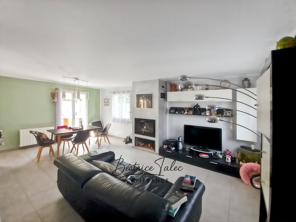 Maison T4 98m2, jardin, terrasse, 3 chambres, parkings, 10 minutes d'aix-en-provence. Quartier calme et recherché au pied de la