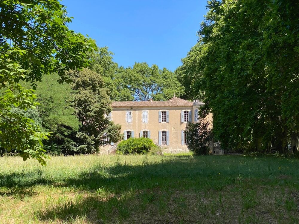   Dpt Gard (30), à vendre dans le Gard, propriété viticole en AOP Côtes du Rhône sur 25 hectares avec Château du XVème siècle 