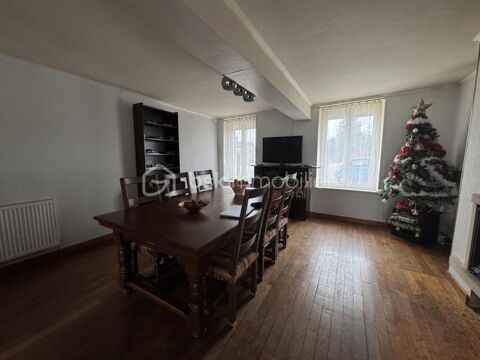   Secteur Lantages : Tr�s belle maison familiale de 230m2 environ, comprenant 5 chambres, sur terrain de 4109m2. Nombreuses d�pend Maison - 11 pi�ce(s) - 230 m�