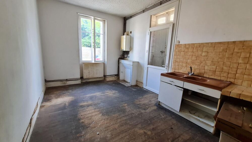 24400 Mussidan Maison style année 30 proche centre ville. 5 pièces 135 m2 dépendance et jardin