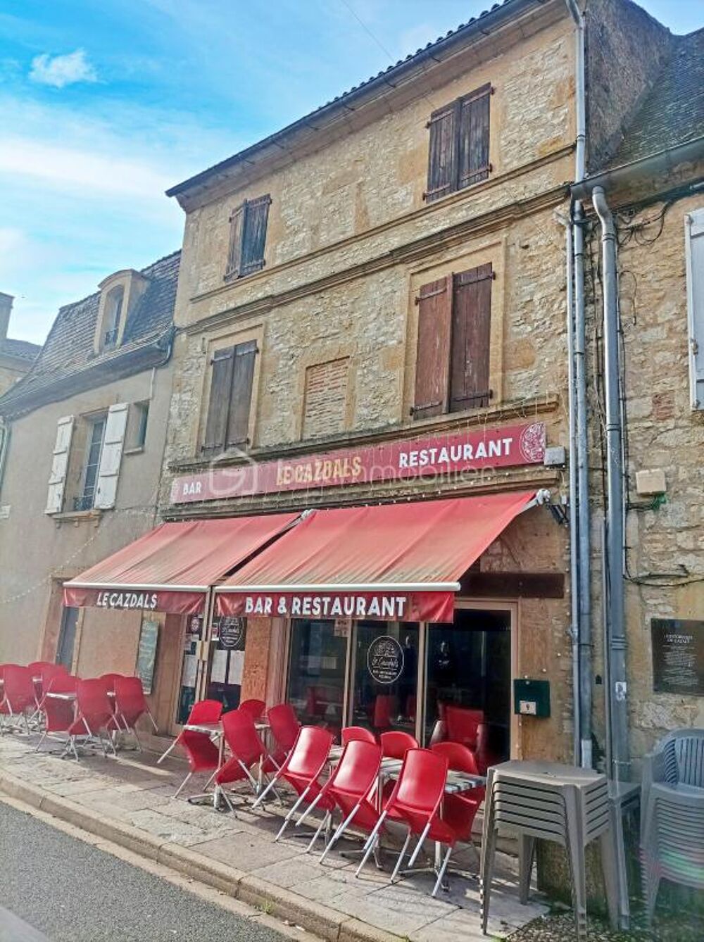 Vente Immeuble ? À Vendre à Cazals – Immeuble en pierre avec local commercial loué – Idéal investisseur ! Cazals