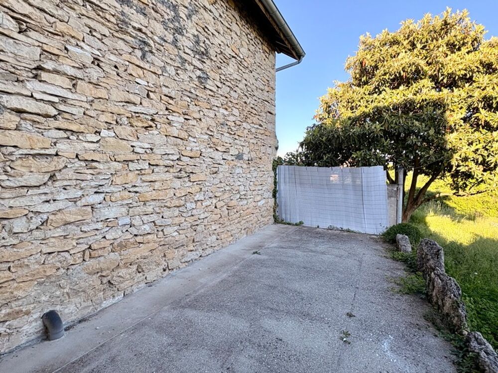 Maison à vendre T3 80m2 proche Bourgoin-Jallieu (38) Un extérieur rare pour cette maison de village pleine de charme