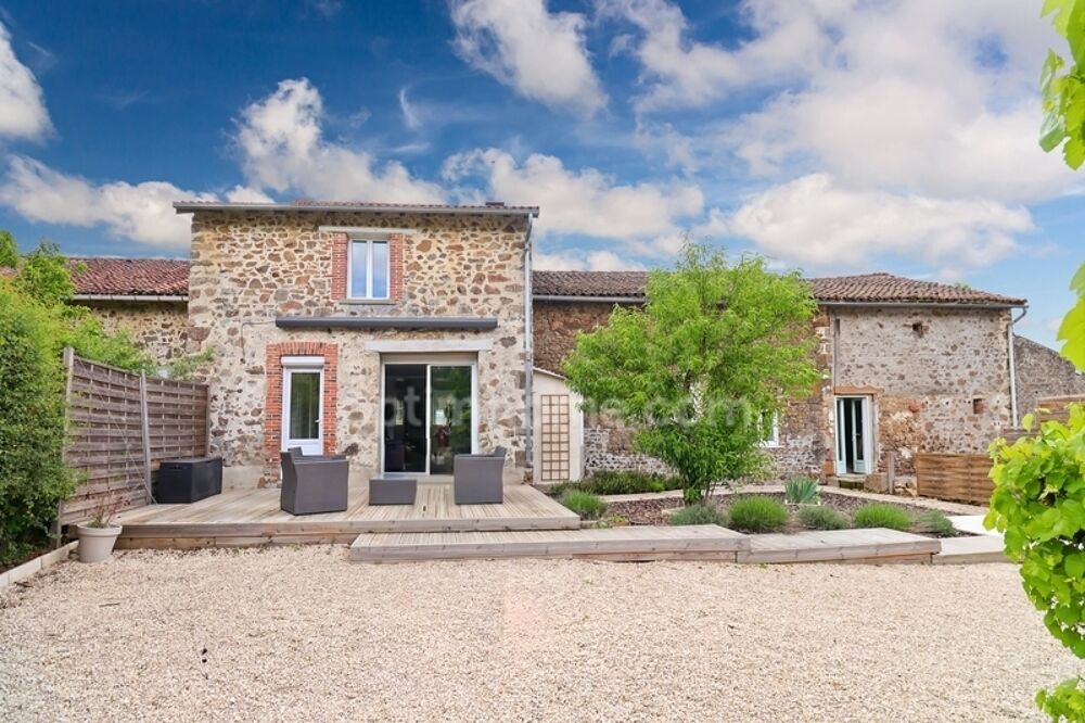 Propriété de Charme - 108 m² - 6 pièces - 4 Chambres - Piscine - Granges et Dépendances - Terrain 7 744 m² - MAGNAC LAVAL (87)