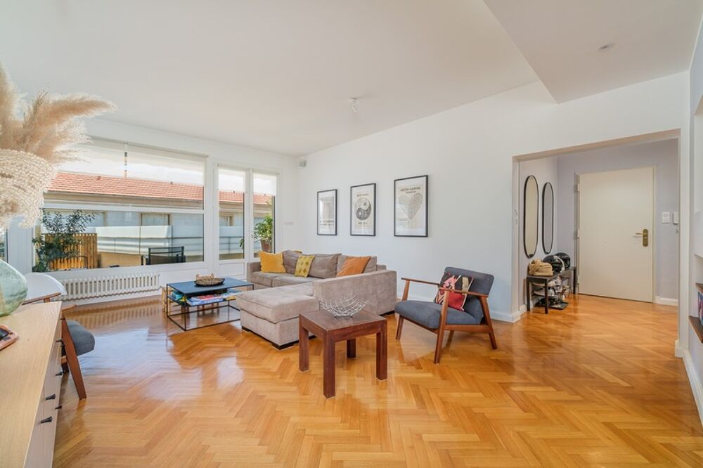 MARSEILLE 8?  À deux pas de la Place Delibes  Élégant appartement familial avec terrasse, cave et grand box en supplément
