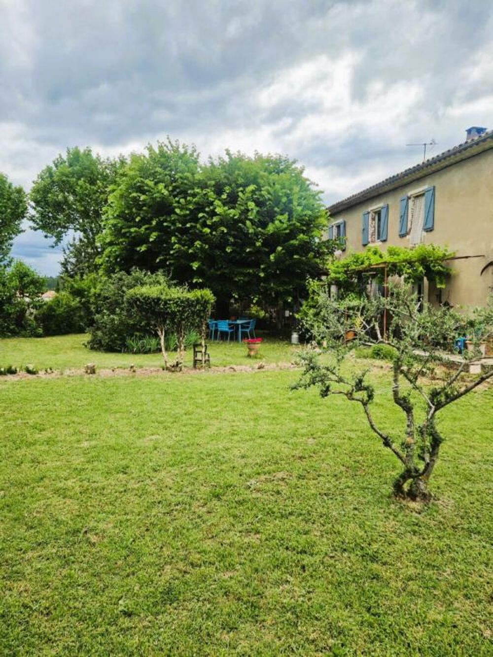 Charme, authenticité et potentiel pour cette belle maison de 90 m² + 50 m² de remise sur un terrain 690 m² constructible dans sa