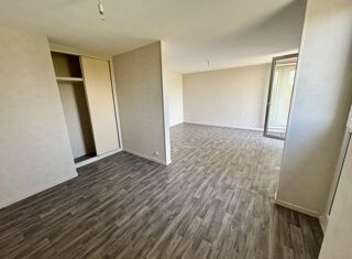  Appartement à louer 5 pièces 86 m²