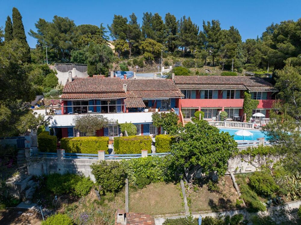 Vente Maison COUP DE COEUR BORMES Superbe  Propriété 360 m2 /2155m²  piscine garages parkings Bormes les mimosas