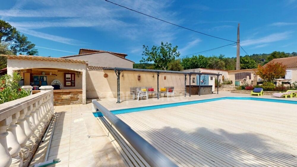 Maison à vendre 5 pièces GAREOULT (83)