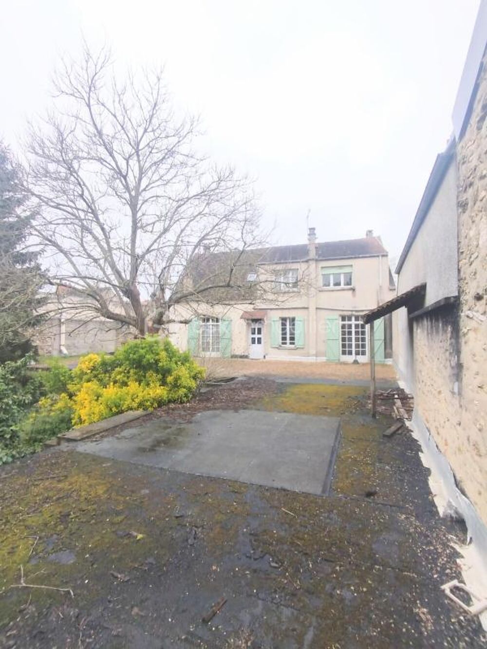 Maison à Dammarie-les-Lys, 130 m² habitables sur 840 m² de terrain  Idéal investisseur
