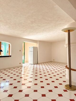 Vente Appartement Appartement 85 m² à rénover - Quartier d'Anthéor - Belle terrasse avec cuisine d'été - 1 stationnement  - À 200 mètres de la pla Saint raphael