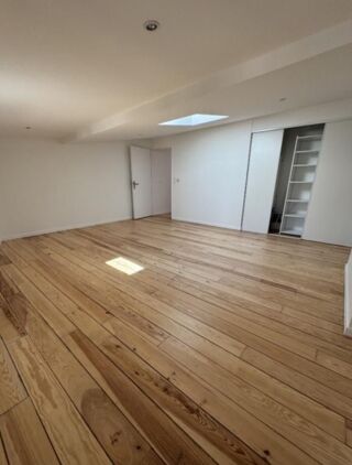  Appartement à louer 2 pièces 56 m²